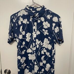 Abercrombie & Fitch Blue and White Casual Button Down Shirt